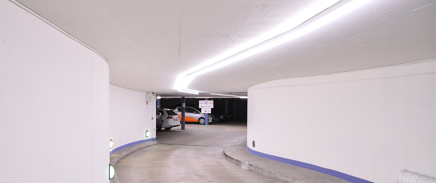 Die neue LED-Einstellhallenbeleuchtung lässt sich sehen. Abgesehen von der Beleuchtungfunktion übernimmt diese auch eine wegweisende Rolle. Titel der Website Titel Trennzeichen