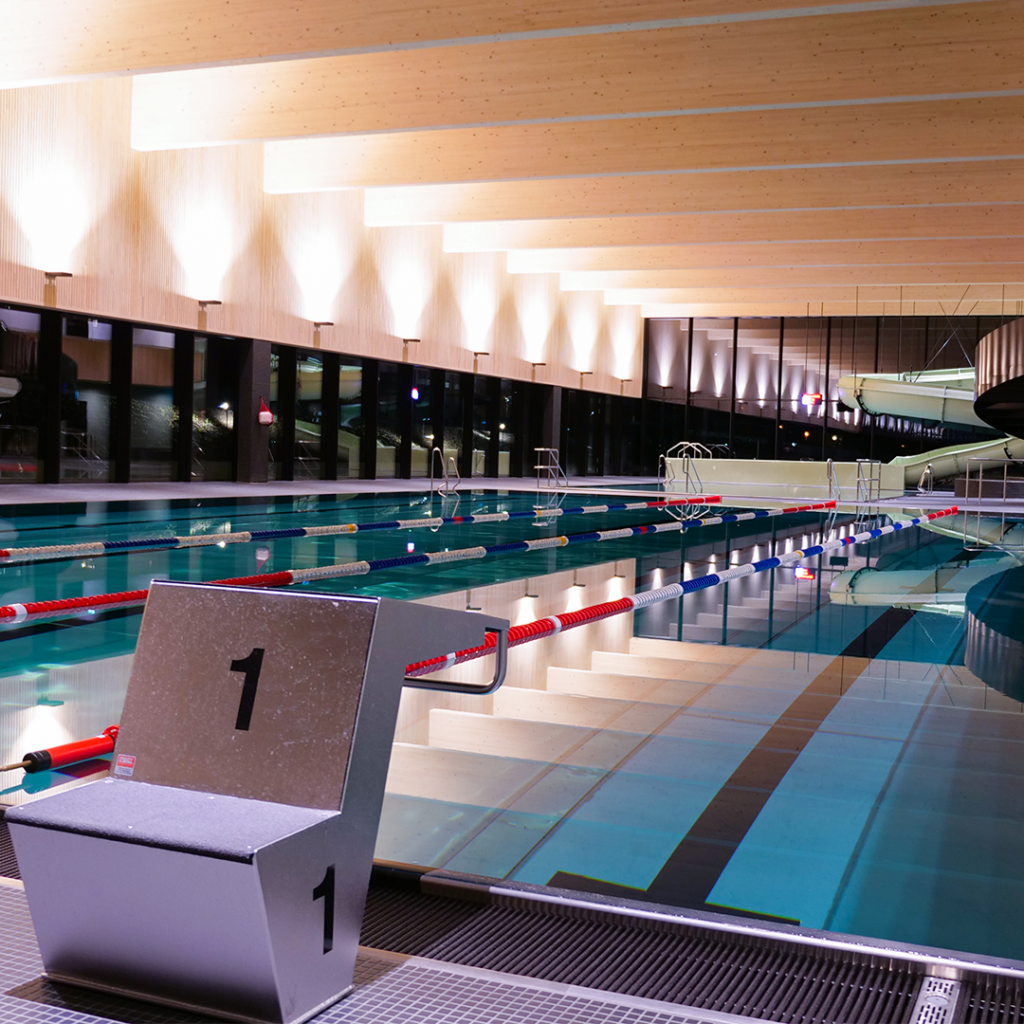 Das neue Hallenbad Gelterkinden bietet alles was das Wasserrattenherz höher schlagen lässt. Mit der LED-Beleuchtung der SelLED AG.