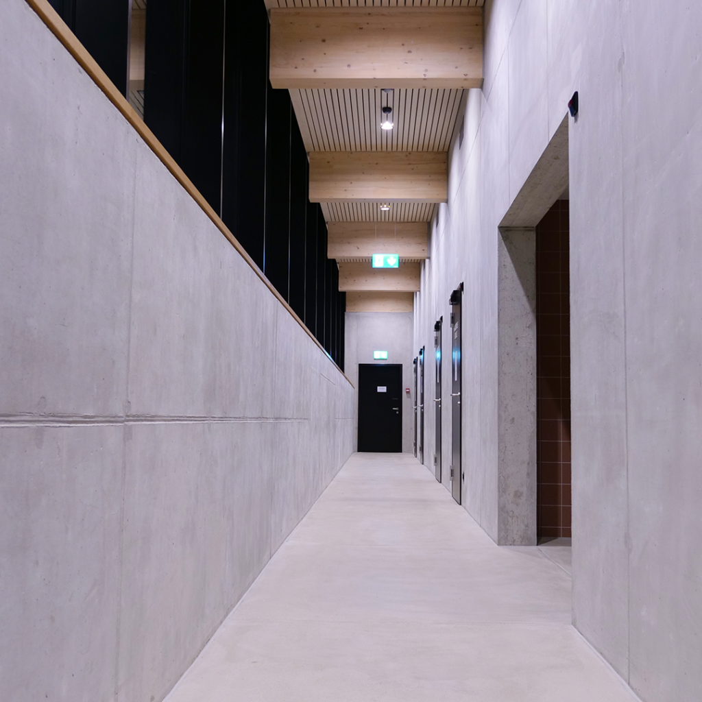 Das neue Hallenbad Gelterkinden bietet alles was das Wasserrattenherz höher schlagen lässt. Mit der LED-Beleuchtung der SelLED AG.