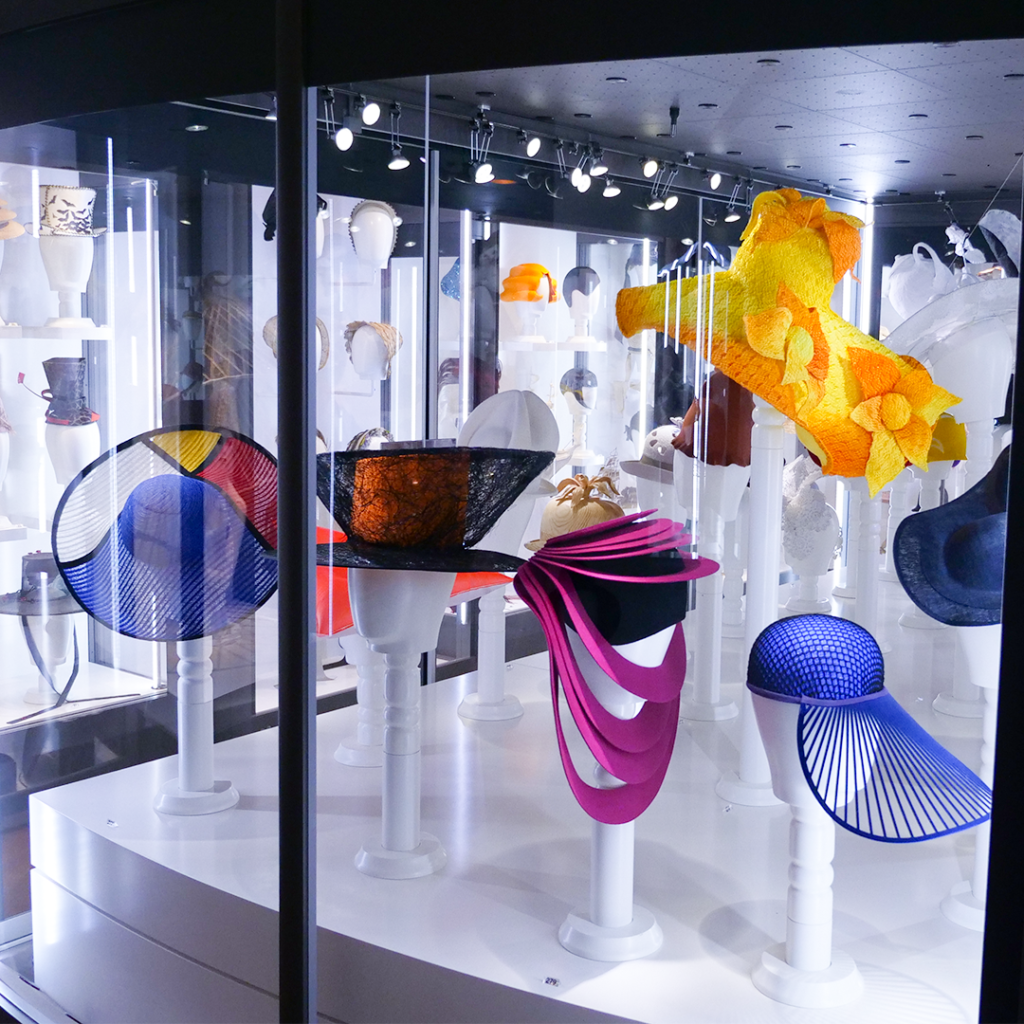 Der kleine Souvenirladen im Eingang des Spielzeug Welten Museum Basel wurde mit einer modernen LED-Beleuchtung ausgerüstet.