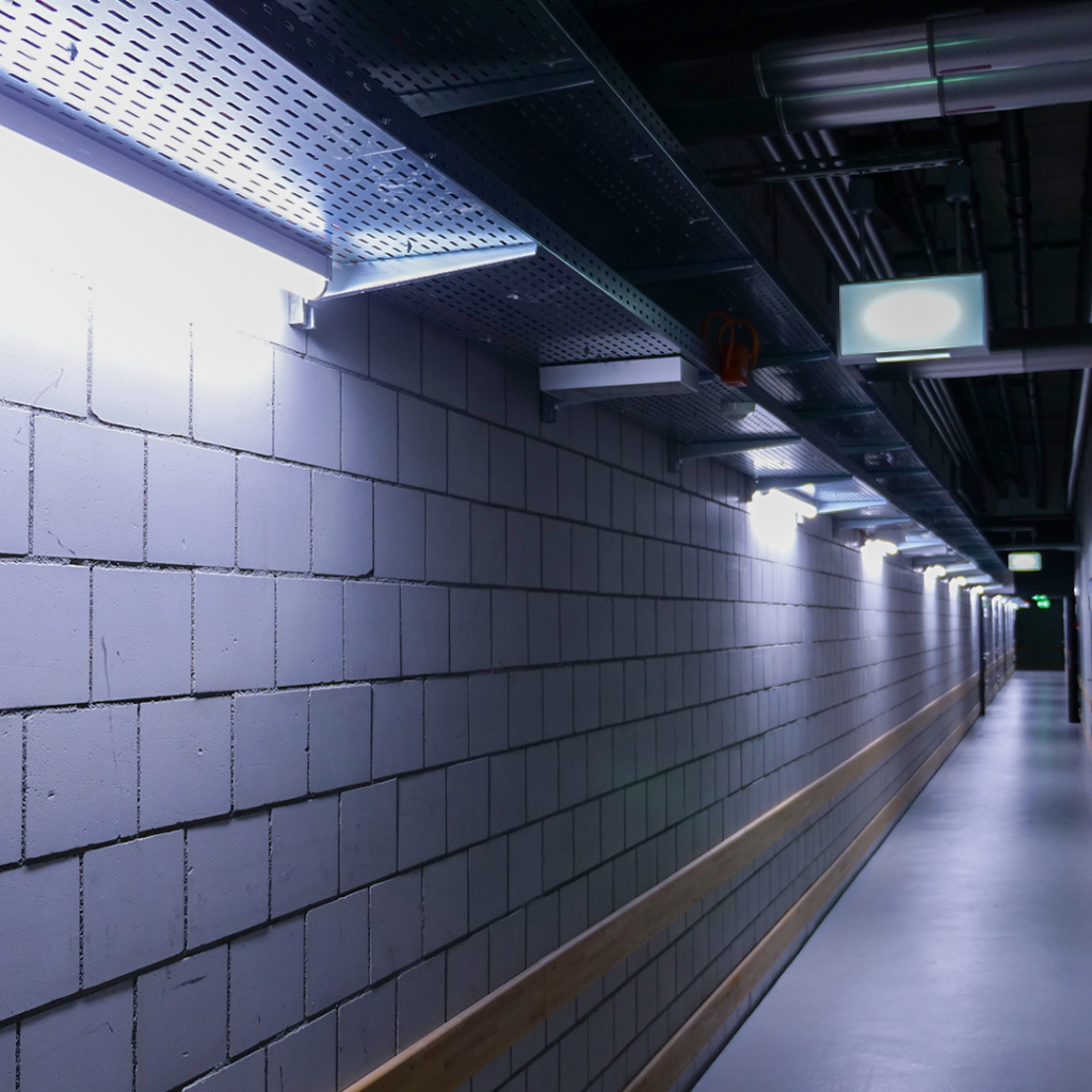 Die Korridore im Pflanzenschutzforschung-Kampus der Syngenta Stein wurden mit einer neuen LED-Gangbeleuchtung versehen.