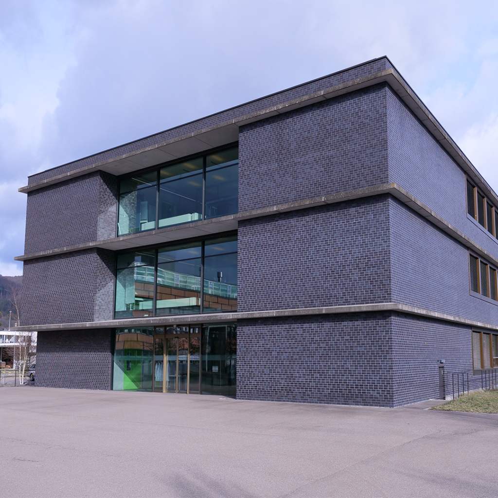 Die Korridore im Pflanzenschutzforschung-Kampus der Syngenta Stein wurden mit einer neuen LED-Gangbeleuchtung versehen.