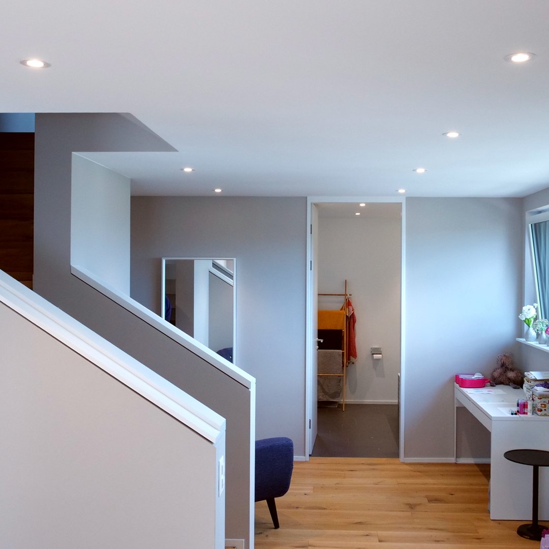 Ein Einfamilienhaus durch uns beleuchtet von der Eingangstüre bis zum Estrich. Wir bieten für jeden Bereich die passende LED-Beleuchtung.