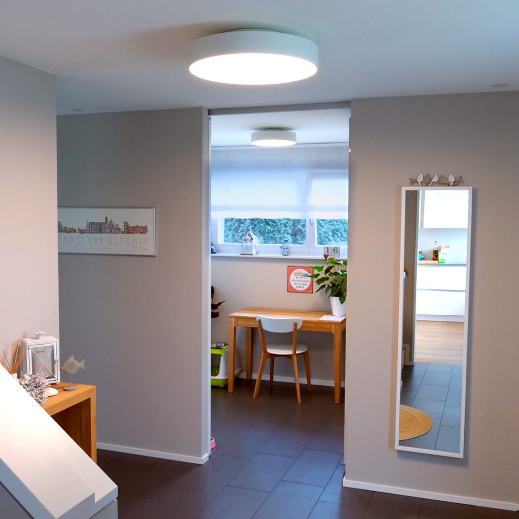 Ein Einfamilienhaus durch uns beleuchtet von der Eingangstüre bis zum Estrich. Wir bieten für jeden Bereich die passende LED-Beleuchtung.
