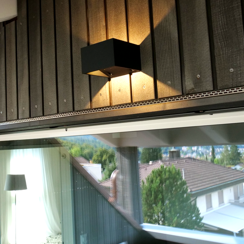 Ein Einfamilienhaus durch uns beleuchtet von der Eingangstüre bis zum Estrich. Wir bieten für jeden Bereich die passende LED-Beleuchtung.