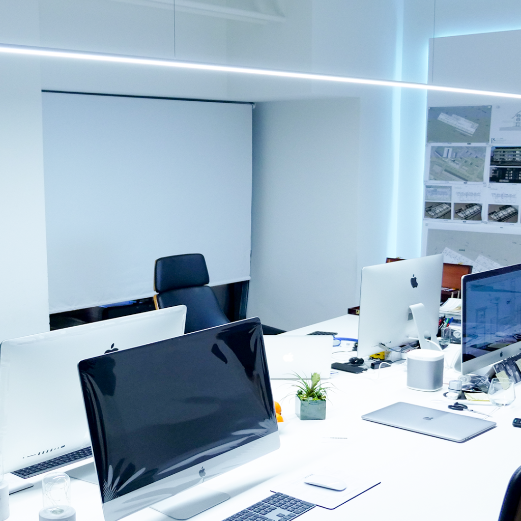 Wie ein Profil bereits einen grossen Effekt bewirken kann, wird schön mit dieser Bürobeleuchtung der Prachtwerk Architektur bewiesen.