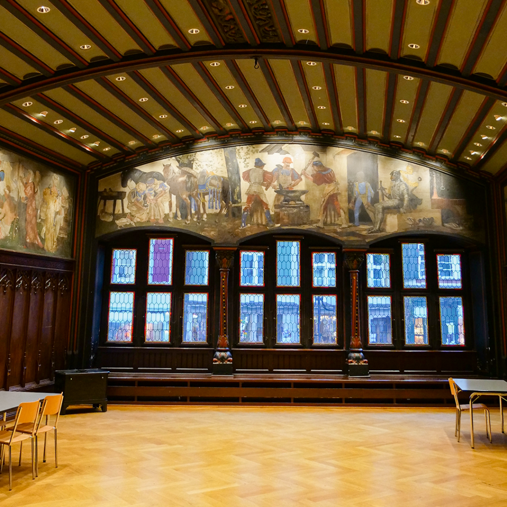 Gibt es einen grossen, bezahlbaren Raum für Festlichkeiten in der Basler Innenstadt? Der Schmiedenzunftsaal ist genau so ein Raum.