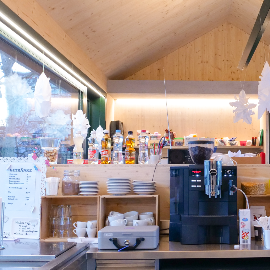 Für einen Boxenstopp ist die Kindertankstelle Claramatte der ideale Ort für Kinder, Jugendliche und Erwachsene.