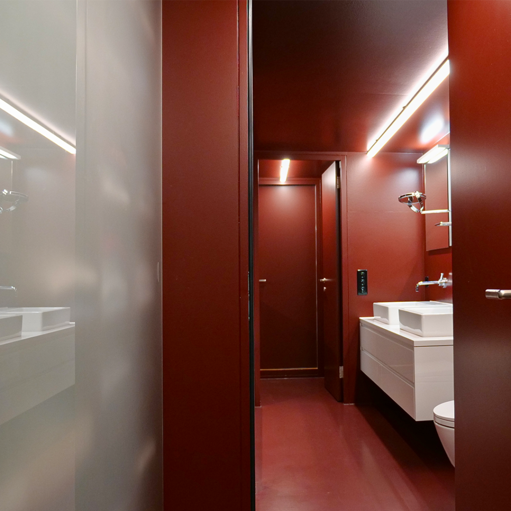 Sie Fragen sich: Wie kann ich aus meinem kleinen, dunklen Badezimmer eine Wohlfühloase zaubern? Ein Apartment in Basel machts vor.