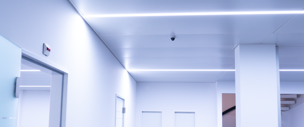Brauchen Sie genügend Licht, um ausdauernd arbeiten zu können? Hier eine Bürobeleuchtung, welche genau dieses Kriterium erfüllt.