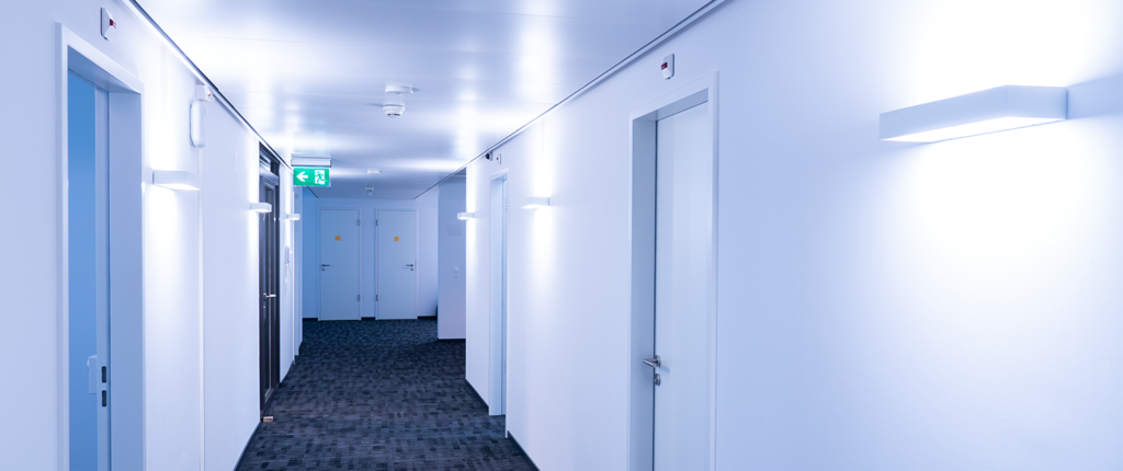 Brauchen Sie genügend Licht, um ausdauernd arbeiten zu können? Hier eine Bürobeleuchtung, welche genau dieses Kriterium erfüllt.