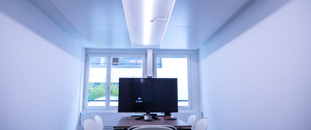 Brauchen Sie genügend Licht, um ausdauernd arbeiten zu können? Hier eine Bürobeleuchtung, welche genau dieses Kriterium erfüllt.